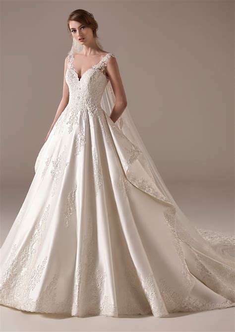 pronovias website.